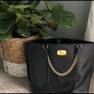Black micheal Khors purse